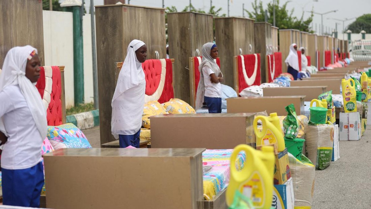FOTO: Nikah Mahal, 1800 Pasangan di area Nigeria Ikut Nikah Massal